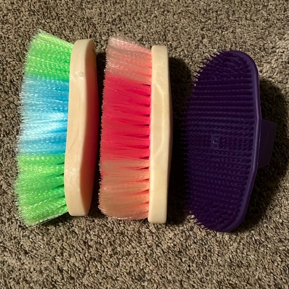 Horse Grooming Brush (3) - Picture 1 of 3